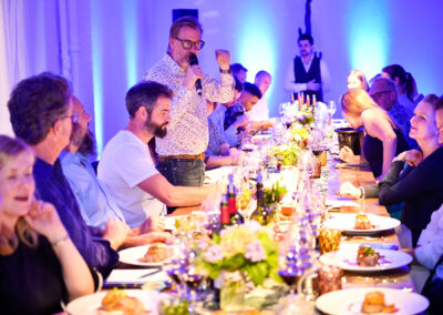 Barullo Sessions - People drinking and tasting wine at a large dinner table - TOMO Events